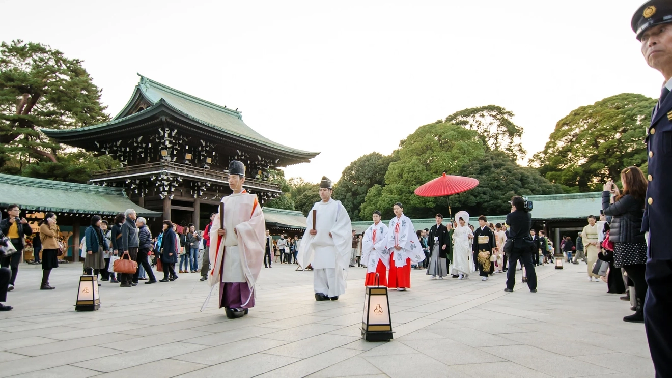 People witnessing a wedding procession at Meiji Shrine