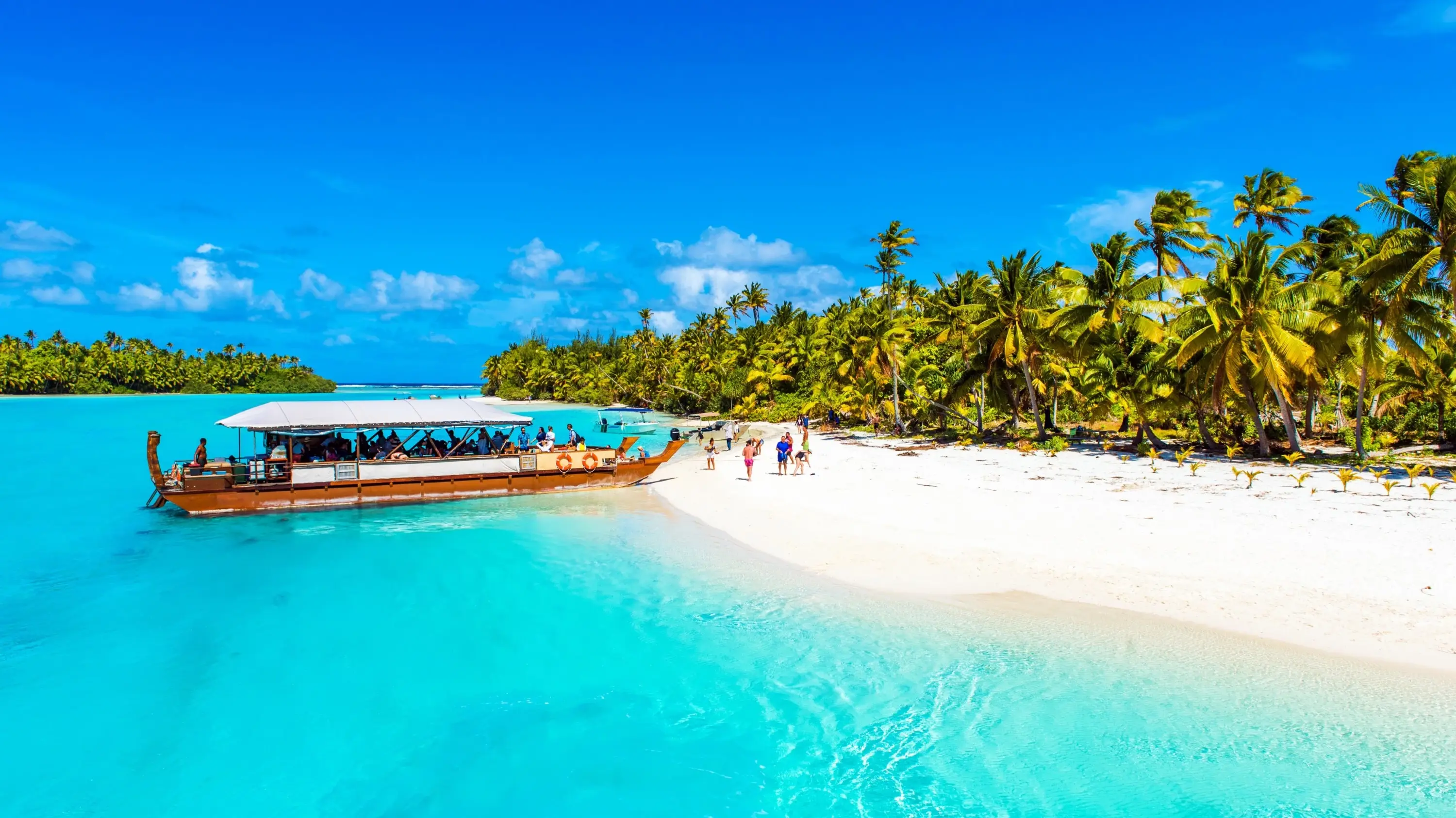 Boat moored at a sandy beach on Aitutaki Island, Cook Islands. Image credit: stock.adobe.com