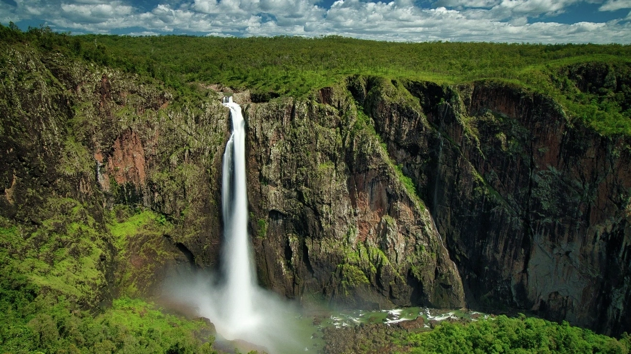Wallaman Falls, Australia’s tallest single-drop waterfall, Girringun National Park, near Townsville, Queensland.