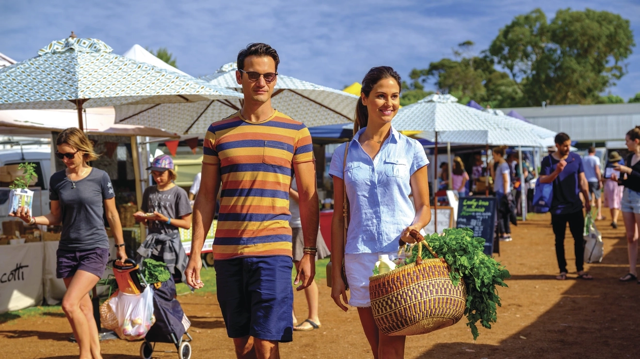 Couple exploring the Margaret River Farmers' Markets. Image credit: Tourism Western Australia