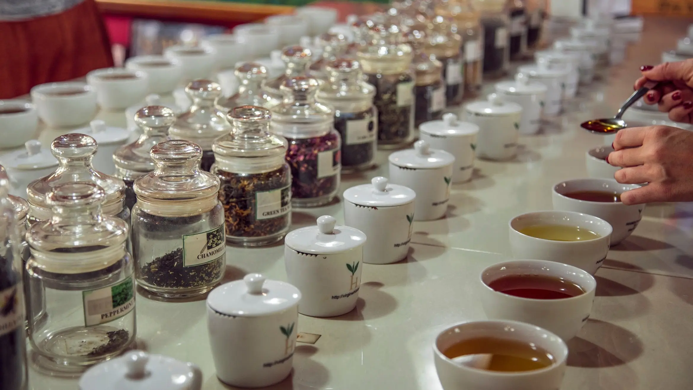 Varieties of tea lined up in a row in a Sri Lankan tea shop. Image credit: stock.adobe.com