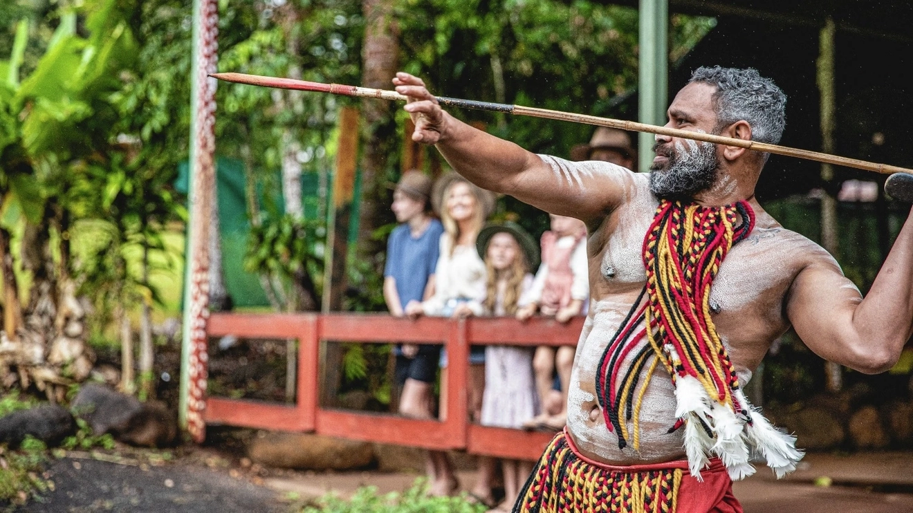  Aboriginal man shows tourists how to throw a spear at the Pamagirri Aboriginal Experience, Queensland.