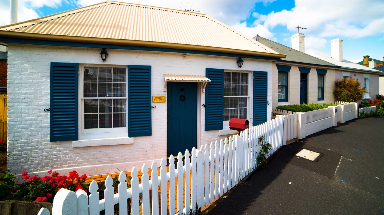 Exterior view of former officers' cottages in Battery Point's Arthur Circus, Hobart, Tasmania. Image credit: Tourism Tasmania/Dale Baldwin