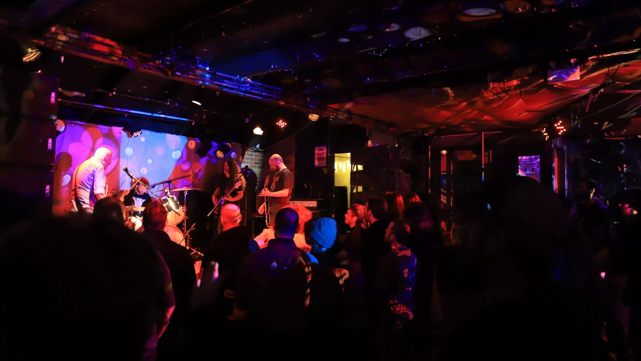 Crowd watching a band play inside at The Tote, Melbourne. Image credit: Visit Victoria