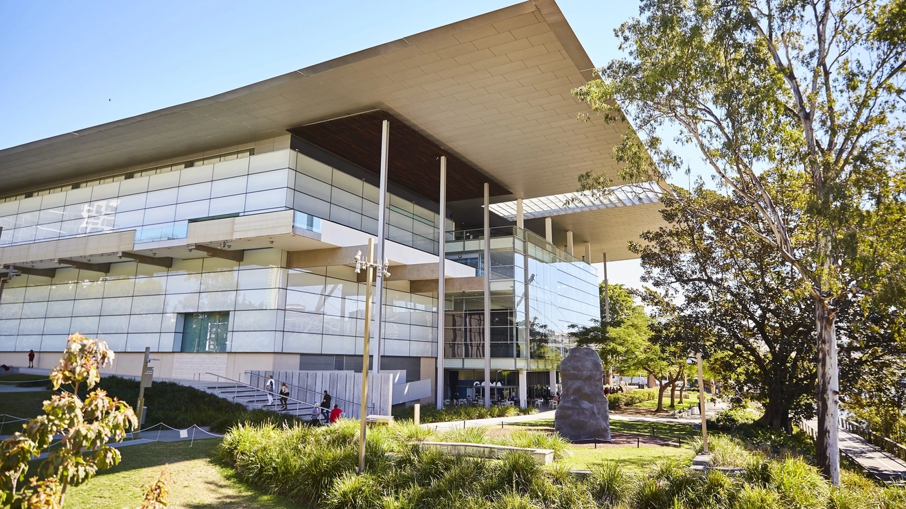 Exterior and front lawn of GoMA, Brisbane. Image credit: Tourism and Events Queensland