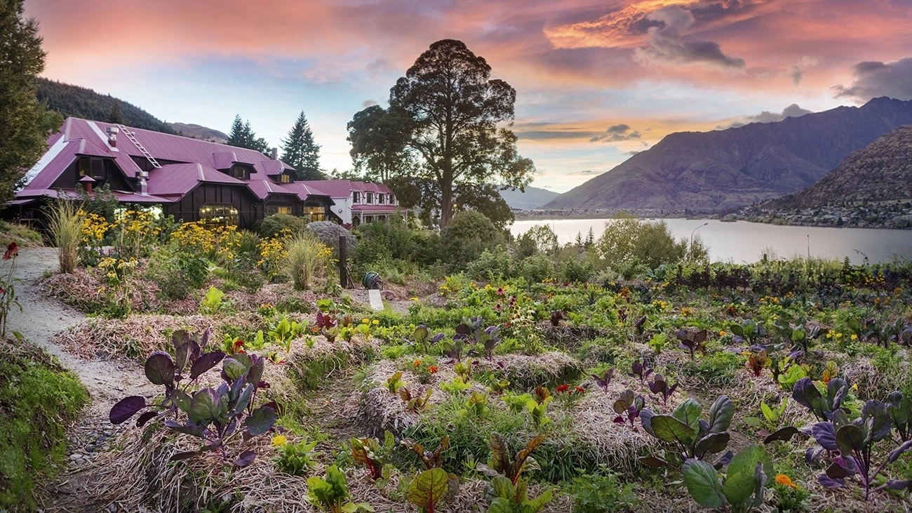 Sherwood lodge is peaceful yet close to all the Queenstown action.