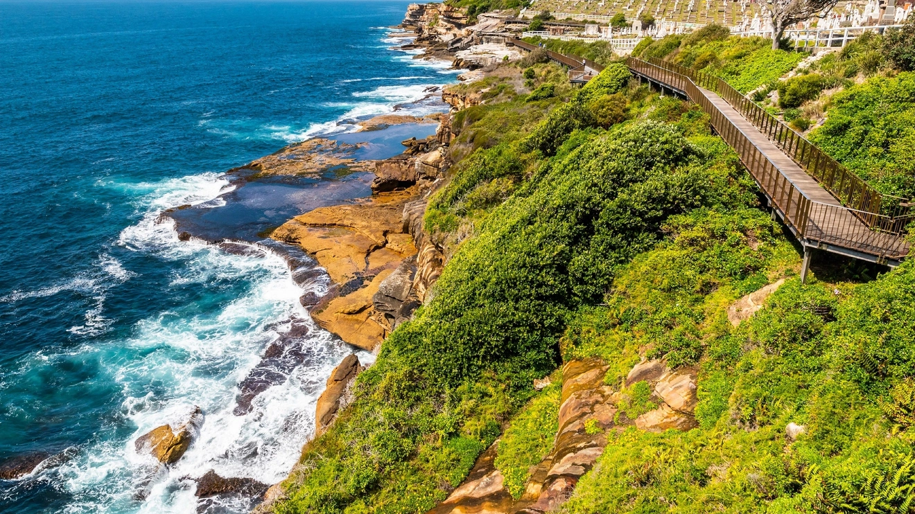 Coastal view of the boardwalk that extends between Bondi and Coogee. Image credit: maurizio callani/shutterstock.com