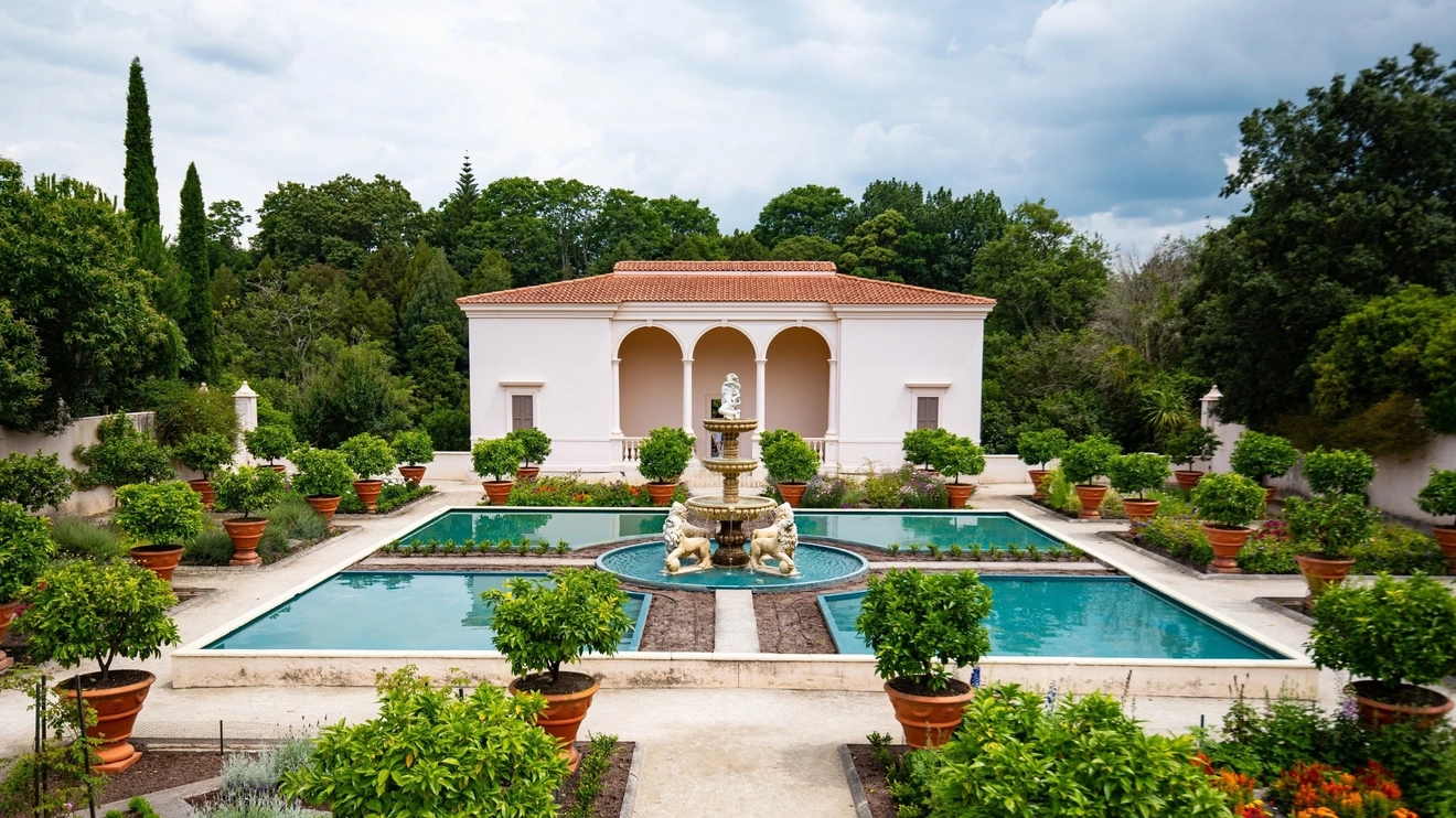 An Italian pavilion presides over the beautifully landscaped Renaissance Garden, one of Hamilton Gardens' 14 themed gardens. Image credit: stock.adobe.com