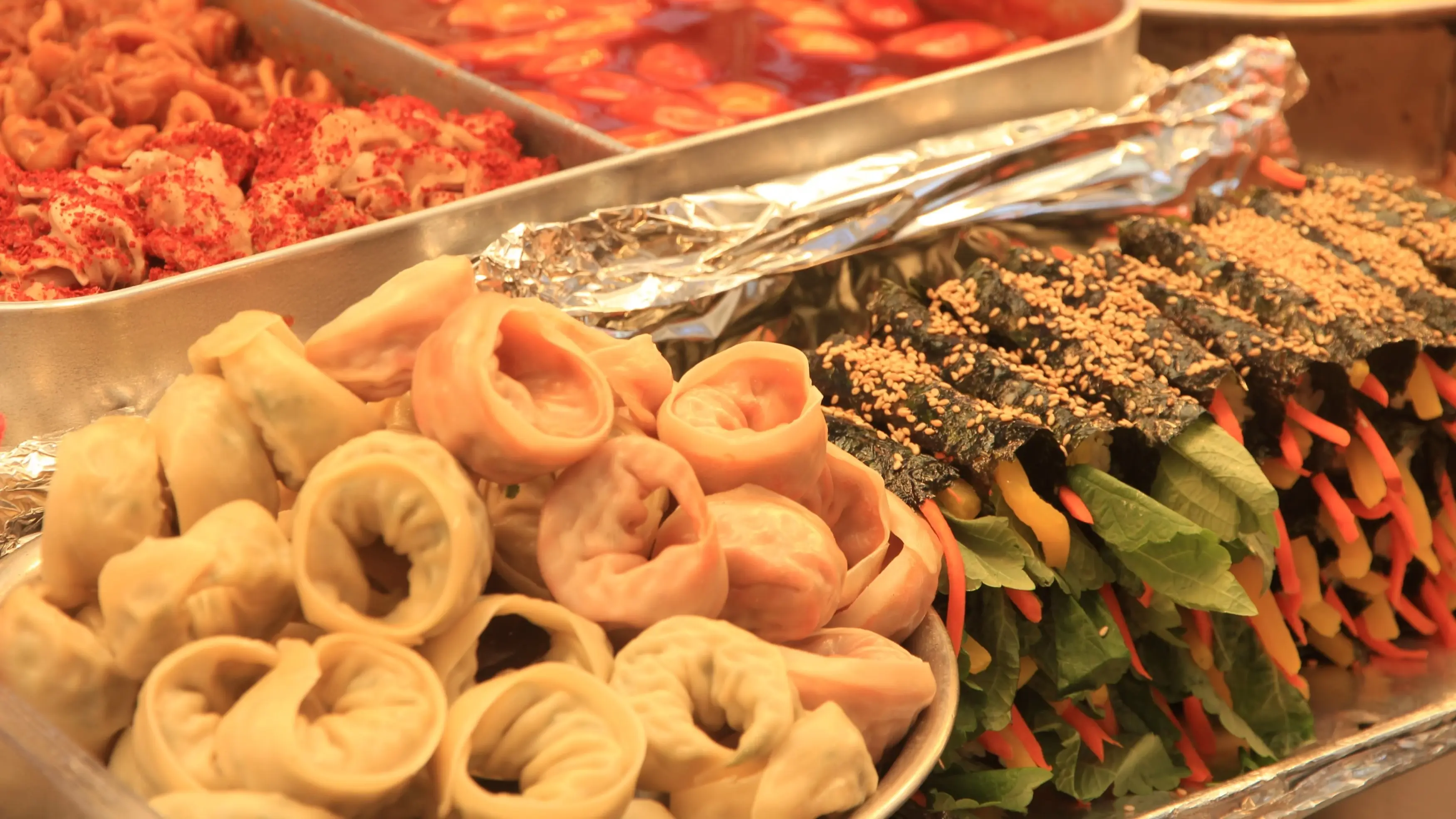 Stacks of Korean dumplings and Korean sushi at Gwangjang Market. Image credit: stock.adobe.com