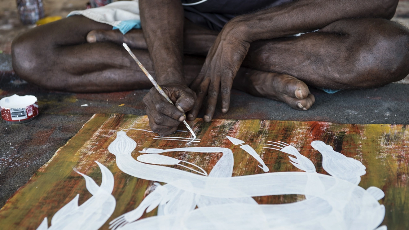 Aboriginal artist at work at the Didgeridoo Hut art gallery in Humpty Doo, Northern Territory. Image credit: Tourism NT/Shaana McNaught. 